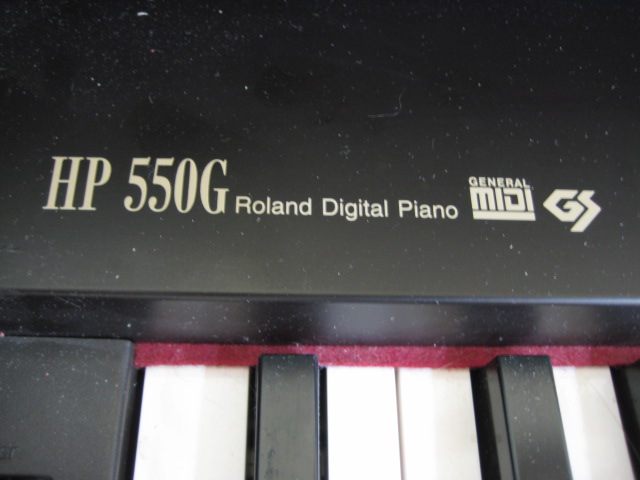 rolandHP550G_002.JPG